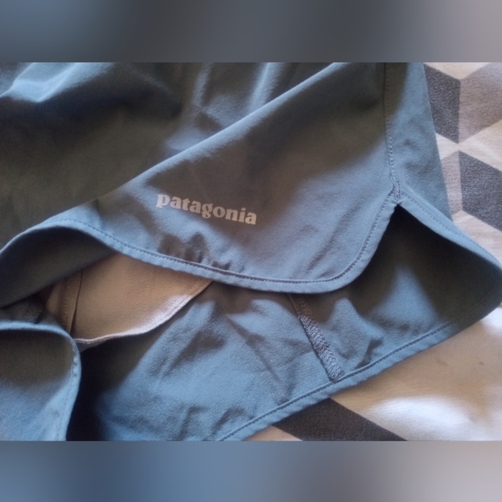 Patagonia Women's Nine Trails Shorts - 4"  color Plume Grey. - Picture 6 of 10